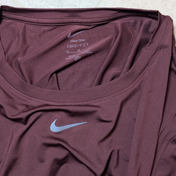 Nike Dri-FIT One Classic Long Sleeve Training Shirt Burgundy Women’s Medium - Picture 6 of 6